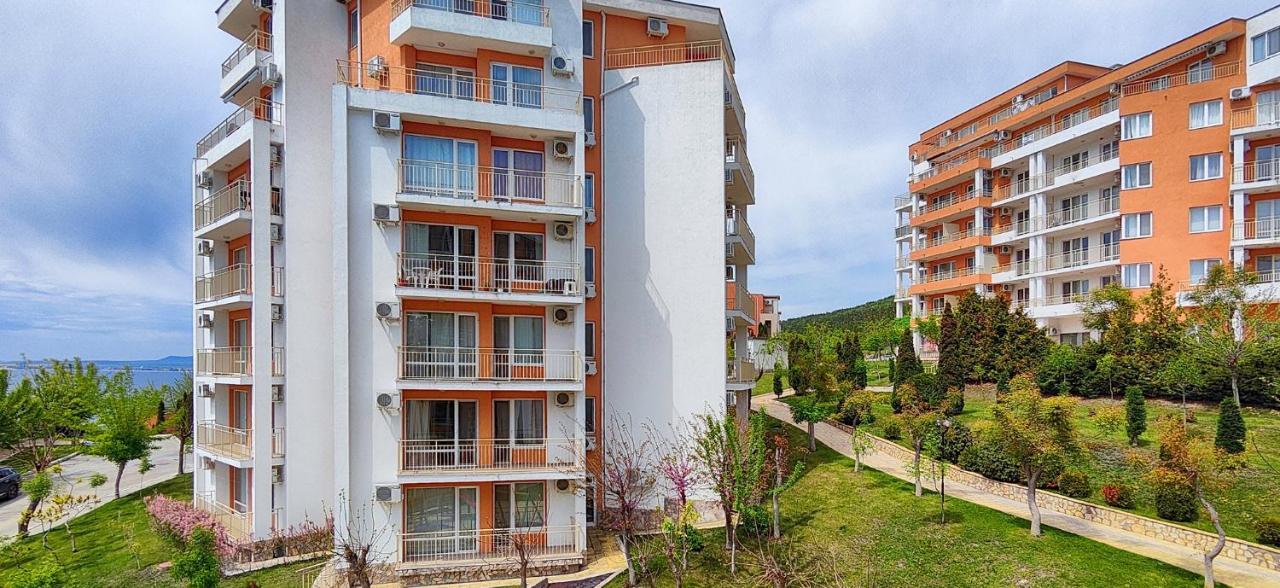 Crown And Imperial Apartments Sveti Vlas Εξωτερικό φωτογραφία