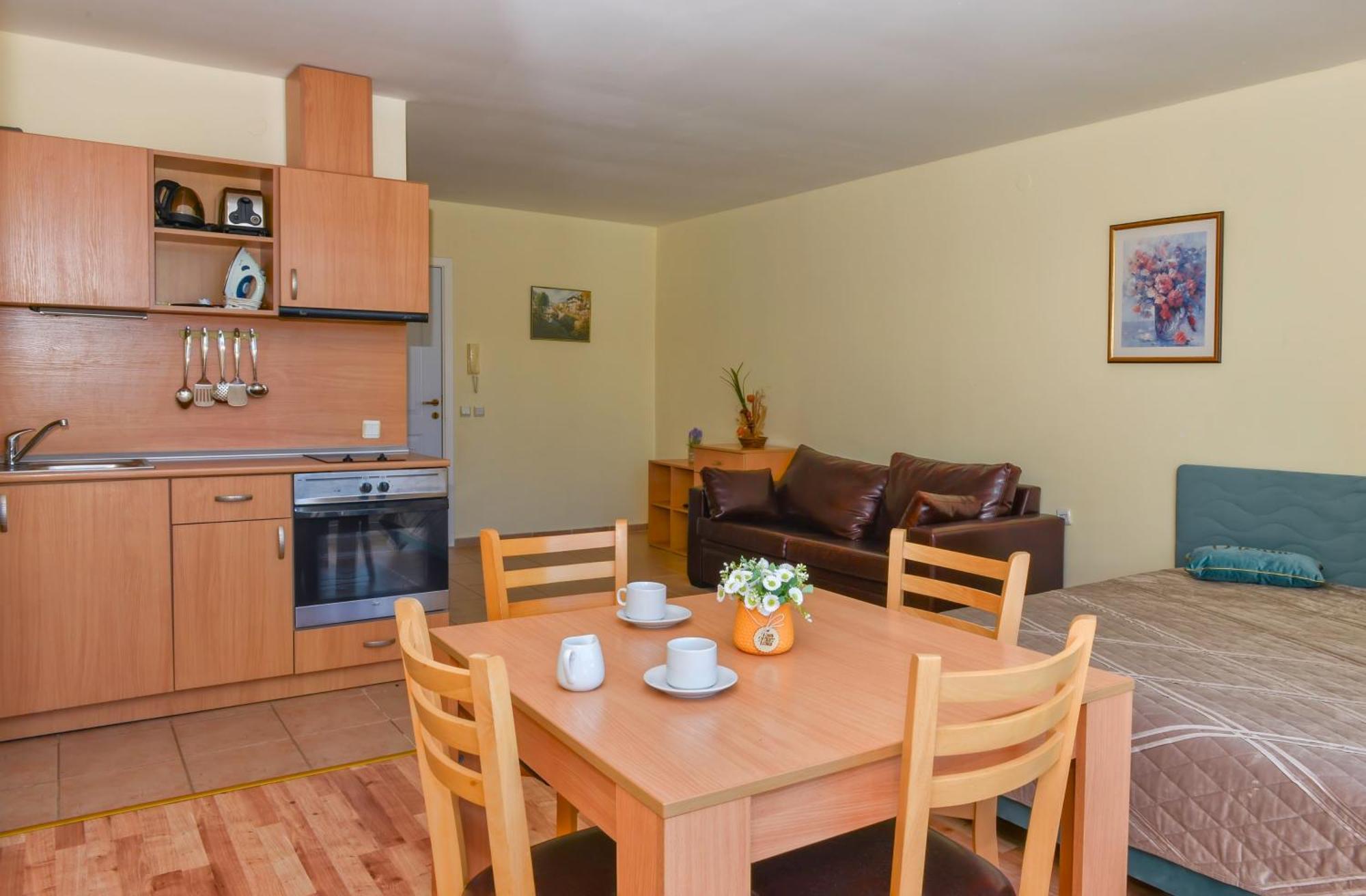 Crown And Imperial Apartments Sveti Vlas Εξωτερικό φωτογραφία