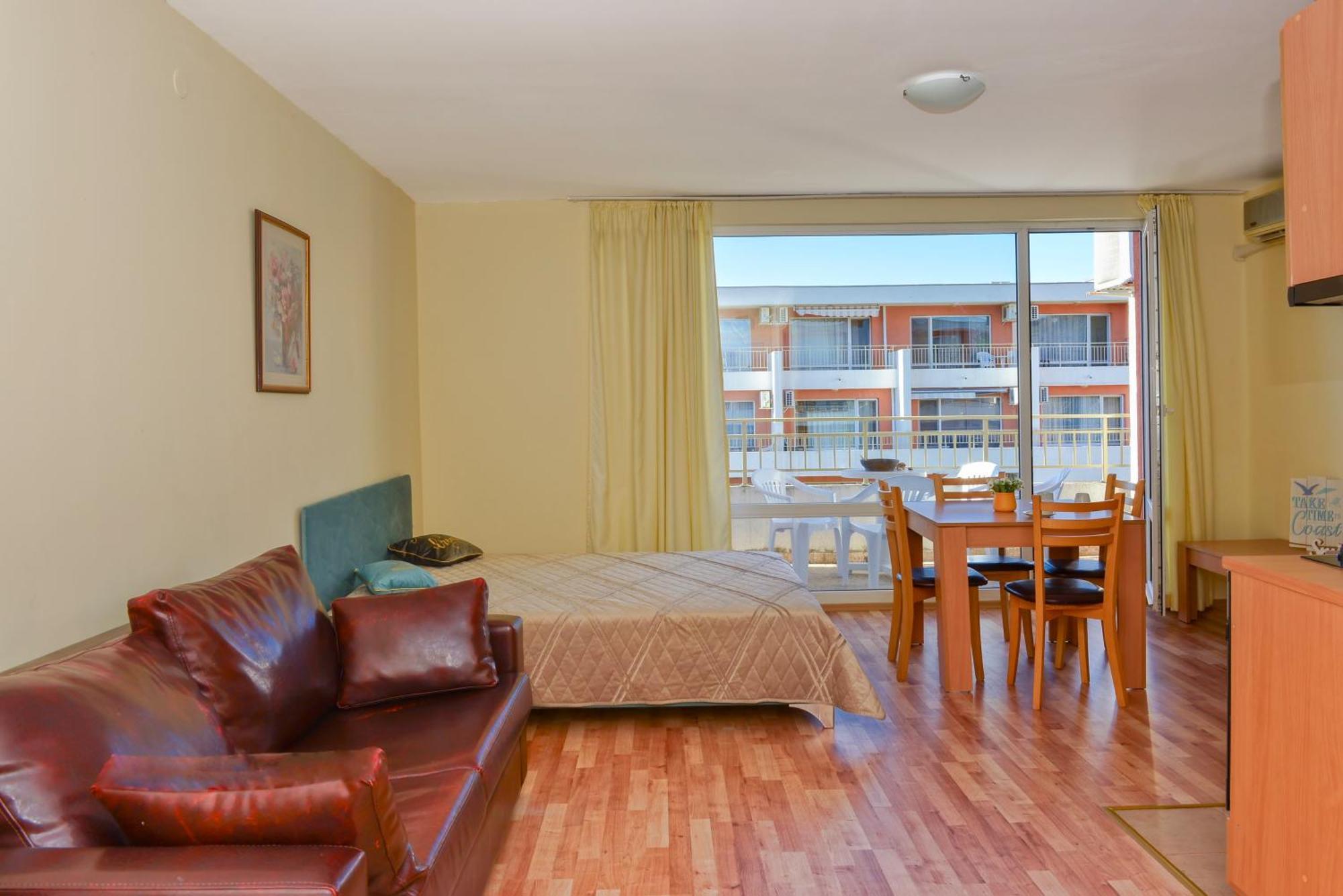 Crown And Imperial Apartments Sveti Vlas Εξωτερικό φωτογραφία