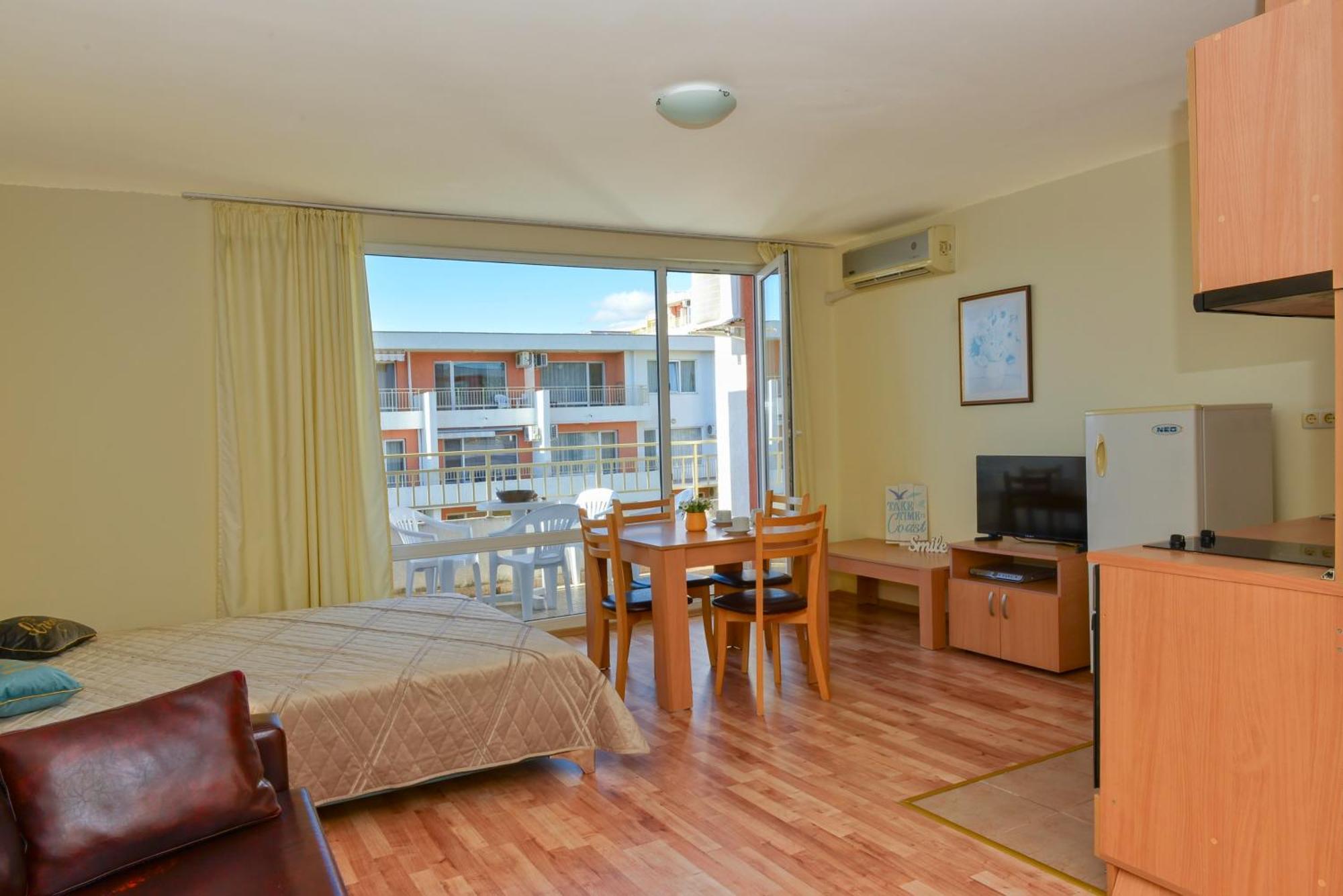 Crown And Imperial Apartments Sveti Vlas Εξωτερικό φωτογραφία