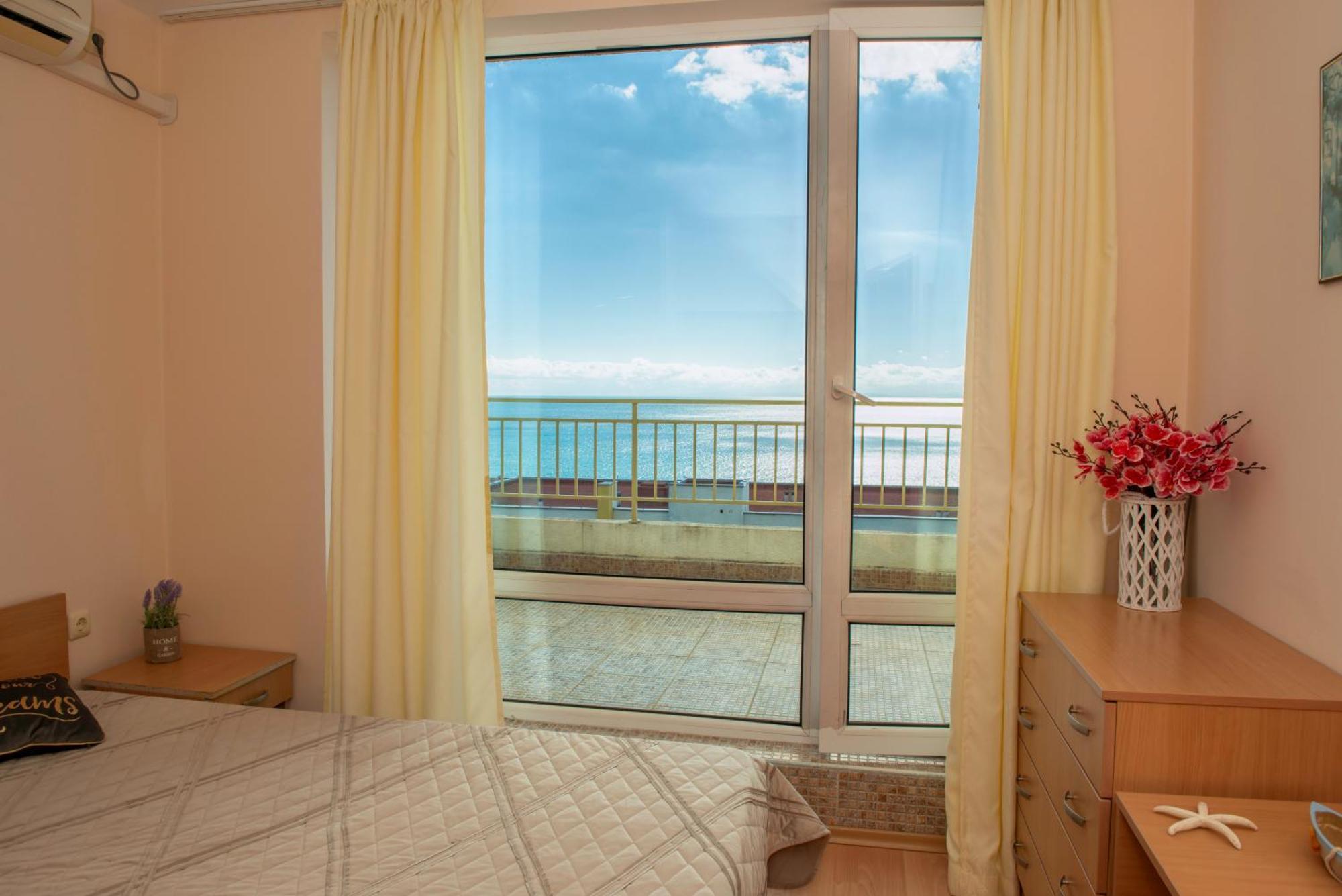 Crown And Imperial Apartments Sveti Vlas Εξωτερικό φωτογραφία