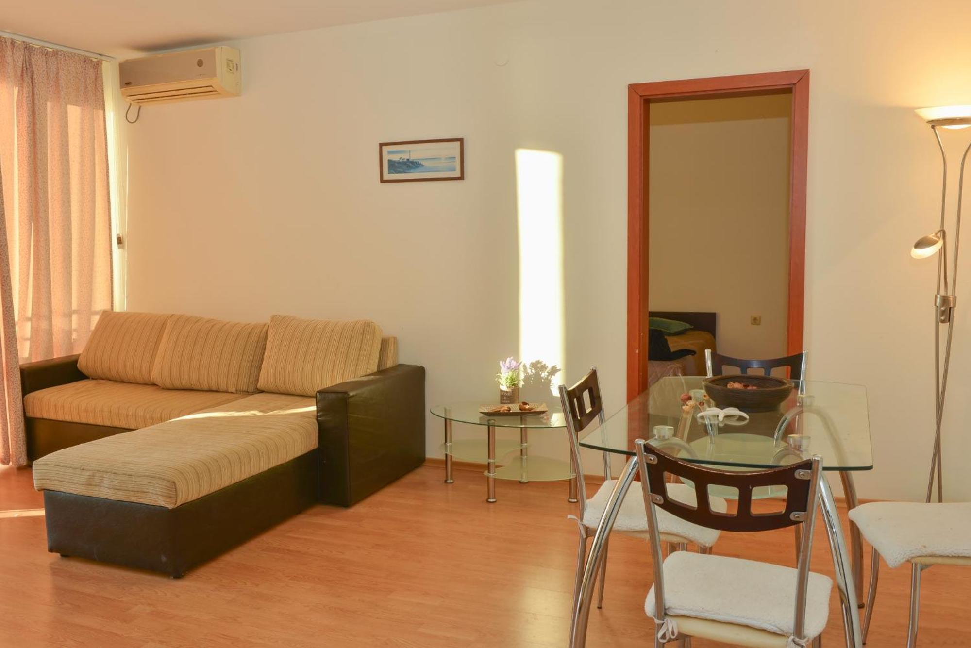 Crown And Imperial Apartments Sveti Vlas Εξωτερικό φωτογραφία