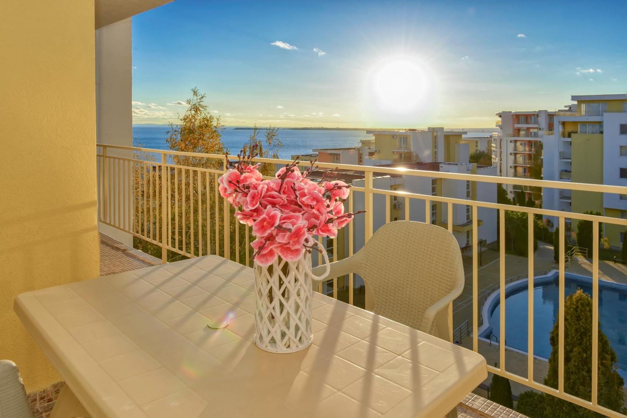 Crown And Imperial Apartments Sveti Vlas Εξωτερικό φωτογραφία