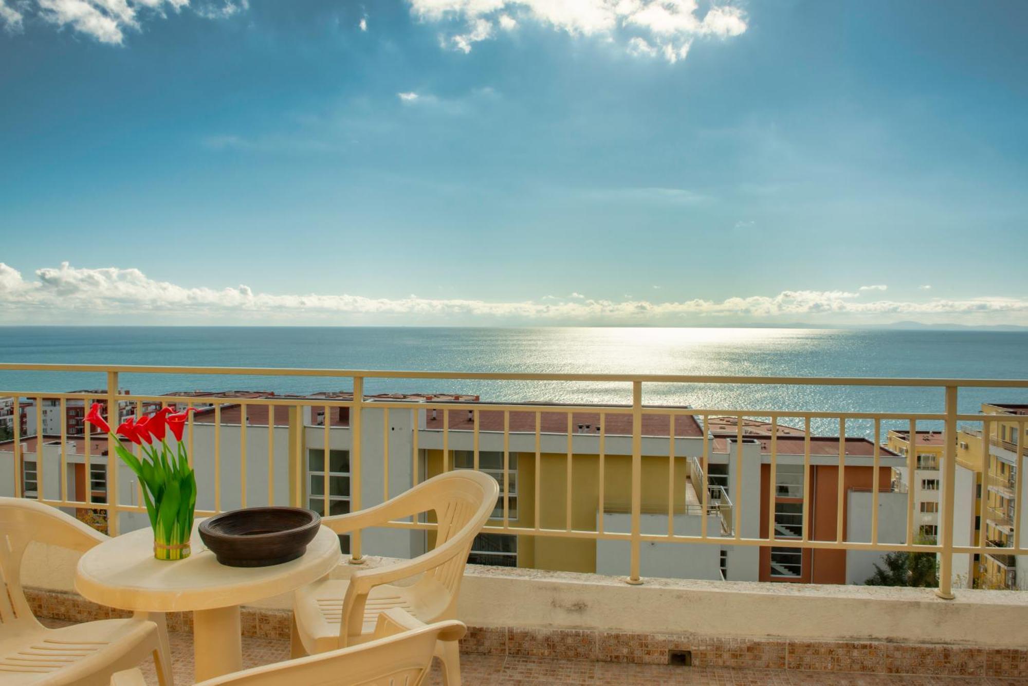 Crown And Imperial Apartments Sveti Vlas Εξωτερικό φωτογραφία