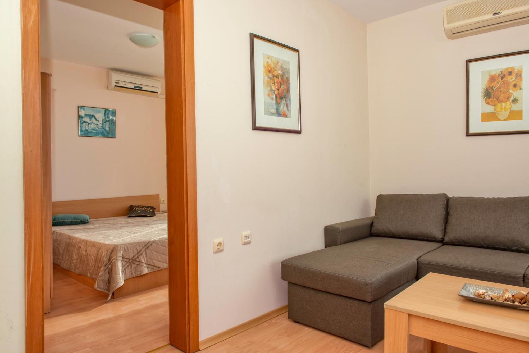 Crown And Imperial Apartments Sveti Vlas Εξωτερικό φωτογραφία