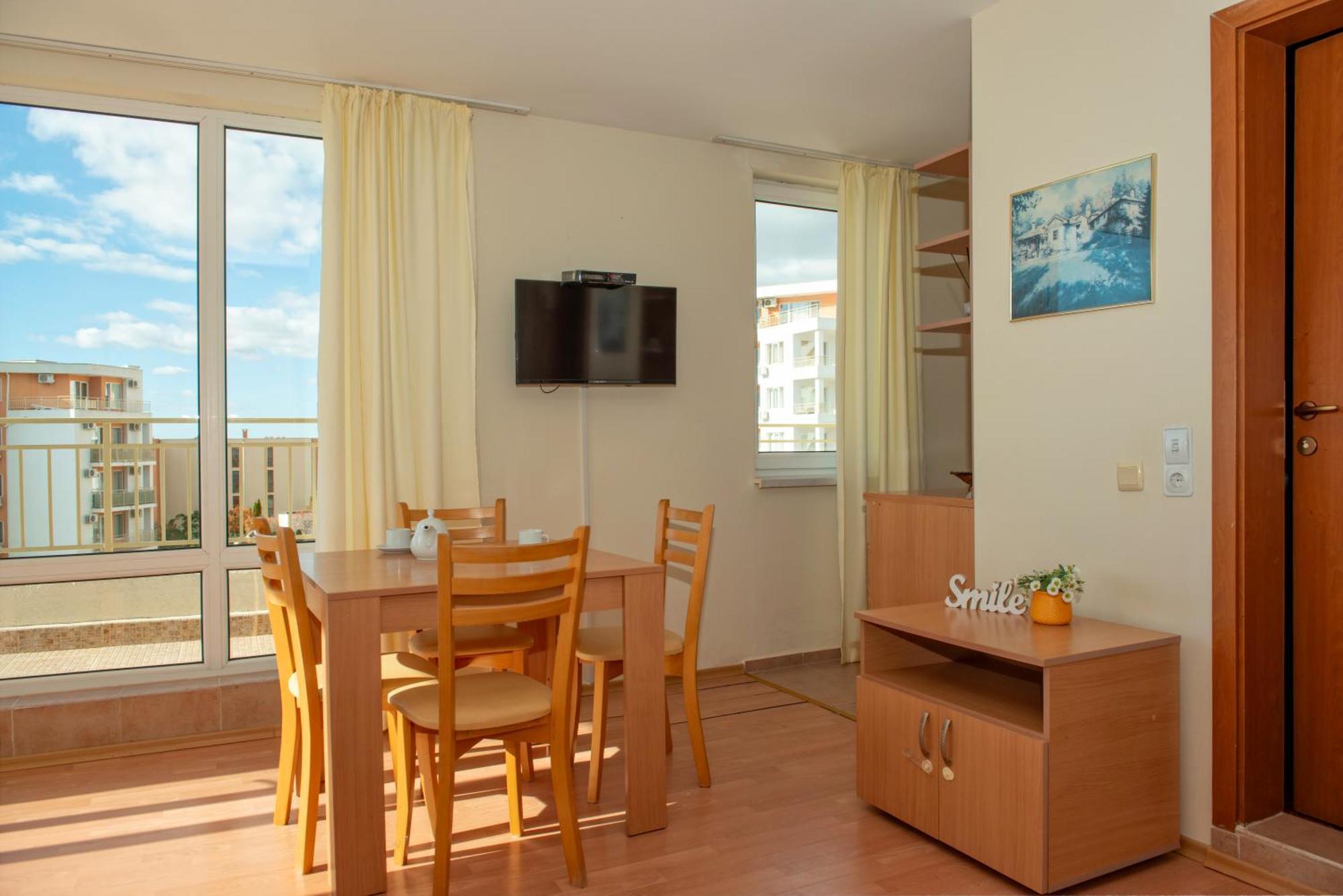 Crown And Imperial Apartments Sveti Vlas Εξωτερικό φωτογραφία