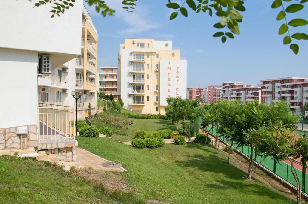 Crown And Imperial Apartments Sveti Vlas Εξωτερικό φωτογραφία